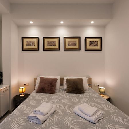 Modern Studio Apartment B アテネ エクステリア 写真